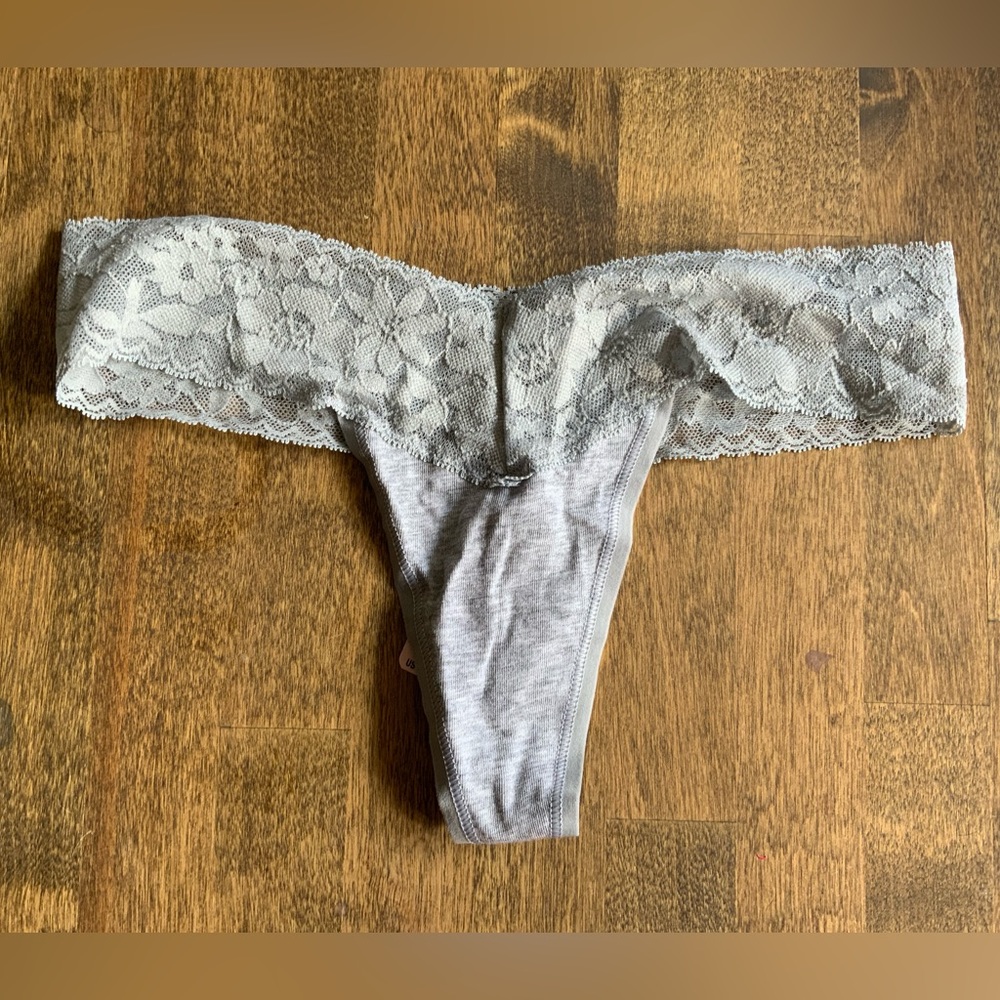 BNWT Victorias Secret Thong Size XS